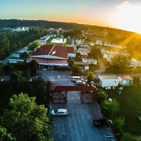 Natur Camping Bungalow T3 - 1 Ferienhaus Pataias